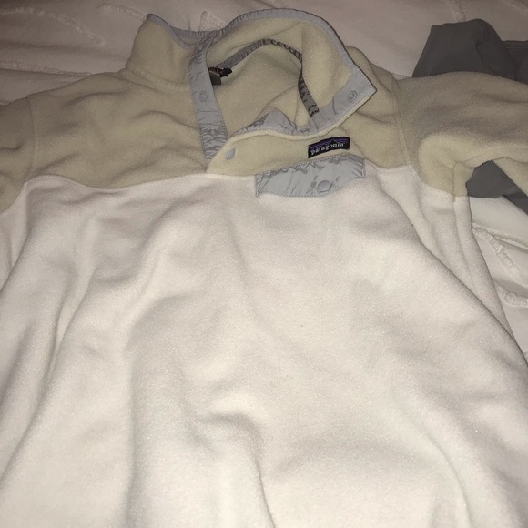 Patagonia Tops - Tan & white Patagonia pullover